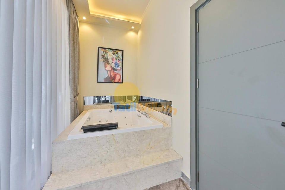 Bathroom, Decorative detail, Bath