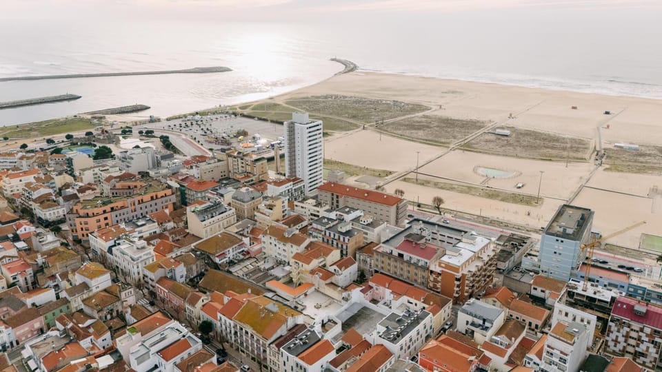 Nearby landmark, Bird's eye view, Location