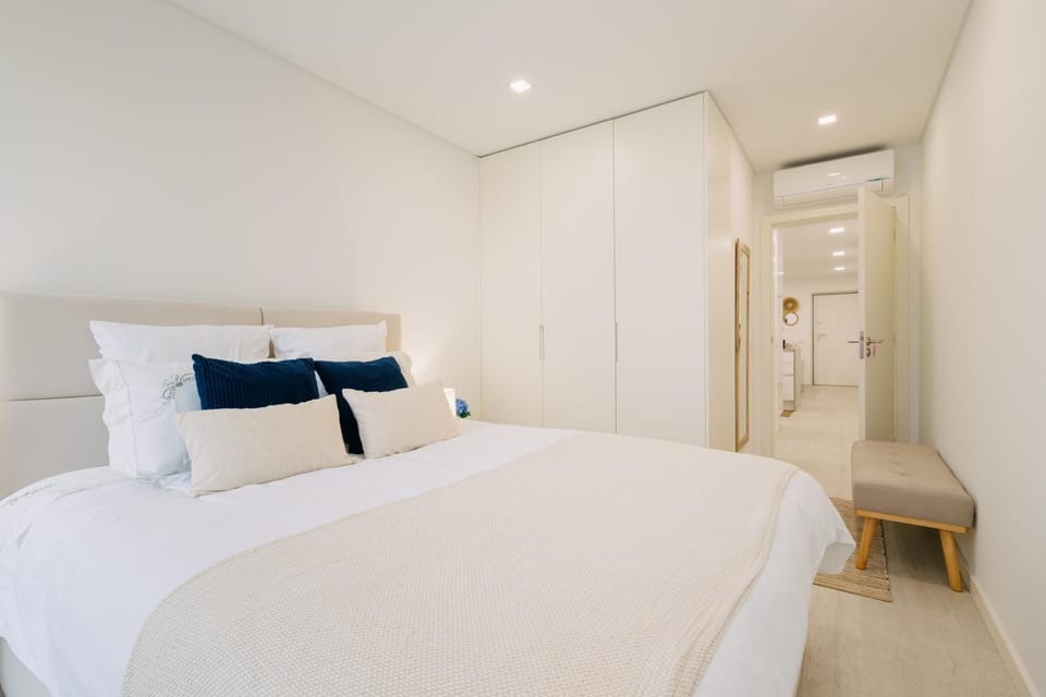 Bed, Photo of the whole room, Bedroom, wardrobe