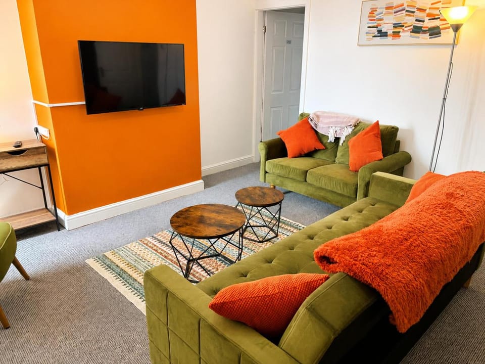 Communal lounge/ TV room, Living room, Seating area