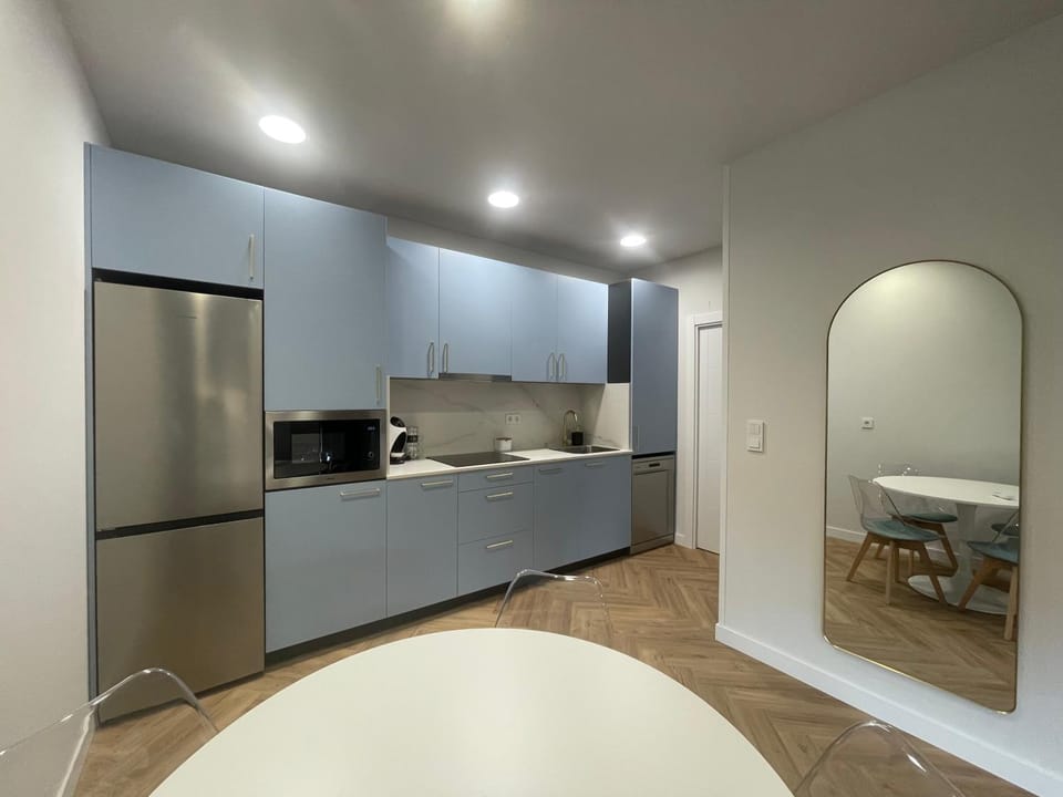 Kitchen or kitchenette, oven, stove