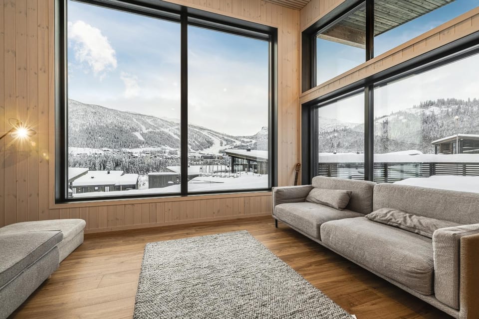 Day, Natural landscape, Winter, Living room, Seating area, Mountain view