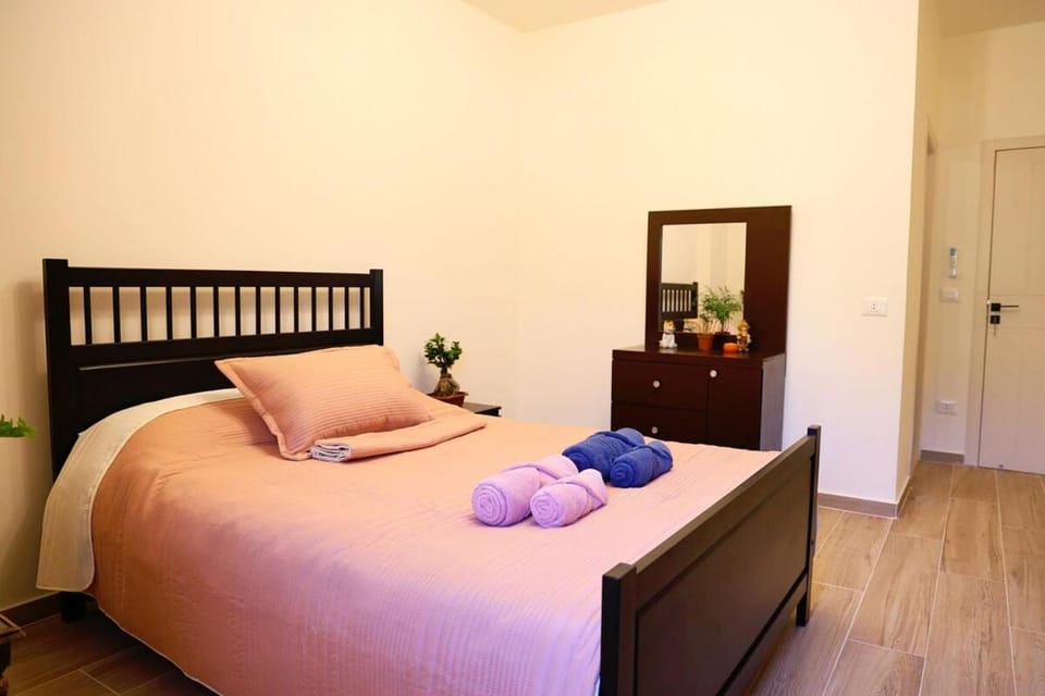 Bedroom, towels