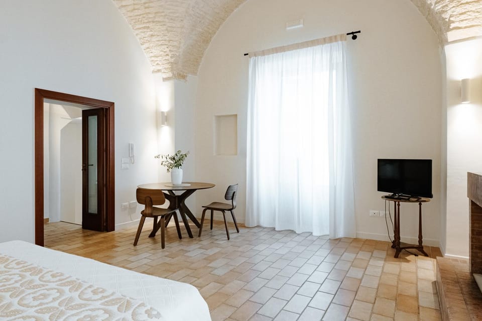 Communal lounge/ TV room, Bed, Living room, Photo of the whole room, Seating area, Bedroom