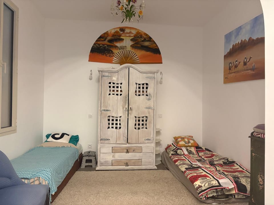 Charming apartment in historical house Apartment in Antibes