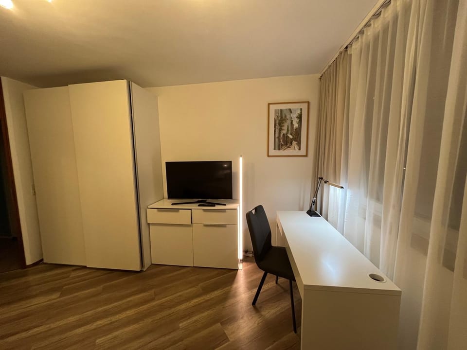 TV and multimedia, Bedroom, wardrobe