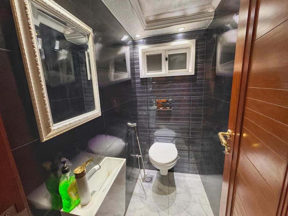 Toilet, bidet