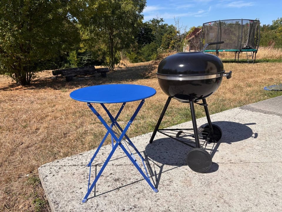 BBQ facilities, Food and drinks, Food