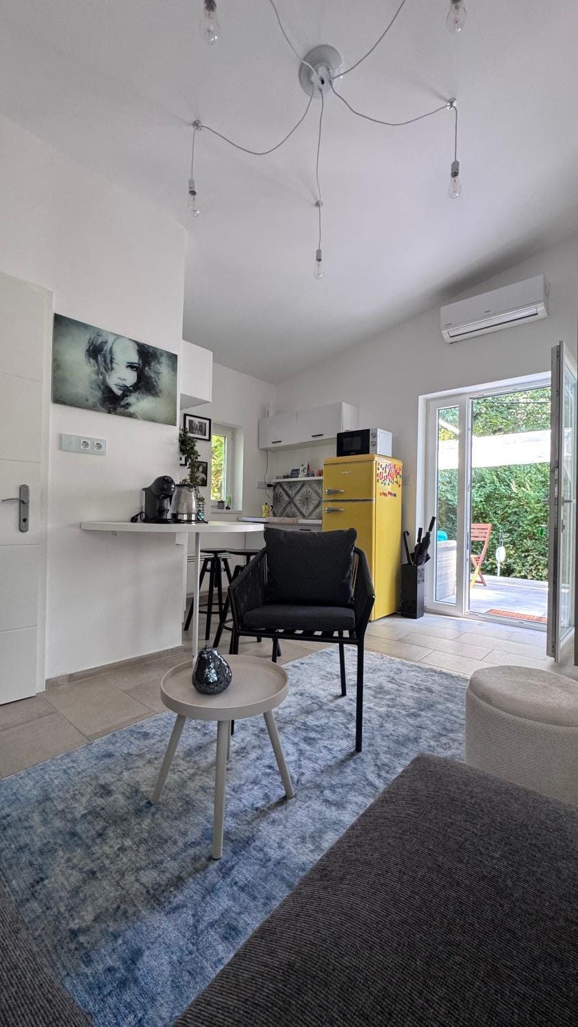 Facade/entrance, Kitchen or kitchenette, Living room