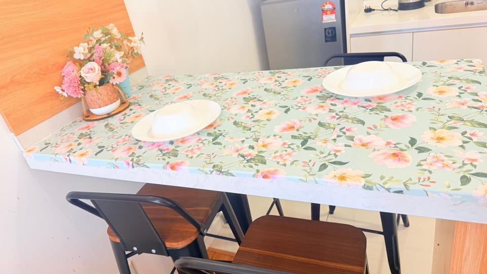 Food and drinks, Dining area, Food