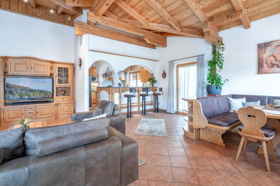 TV and multimedia, Living room, Lounge or bar