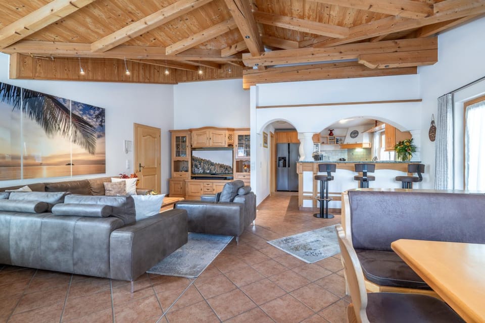 Communal lounge/ TV room, TV and multimedia, Living room, Lounge or bar, Seating area