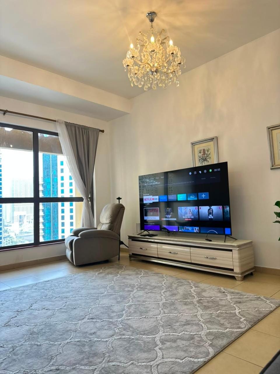 Smile Homes Deluxe - Bedspace JBR Apartment in Dubai
