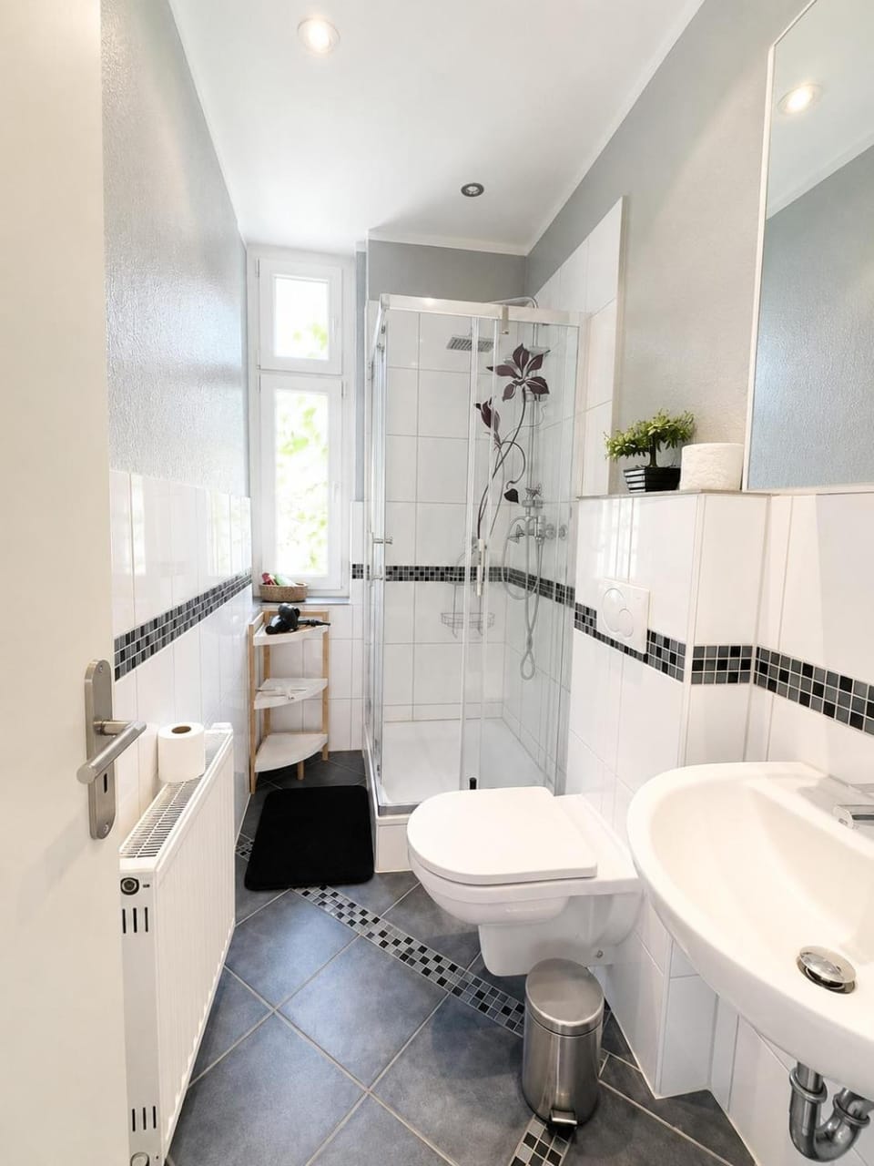 Shower, Toilet, towels