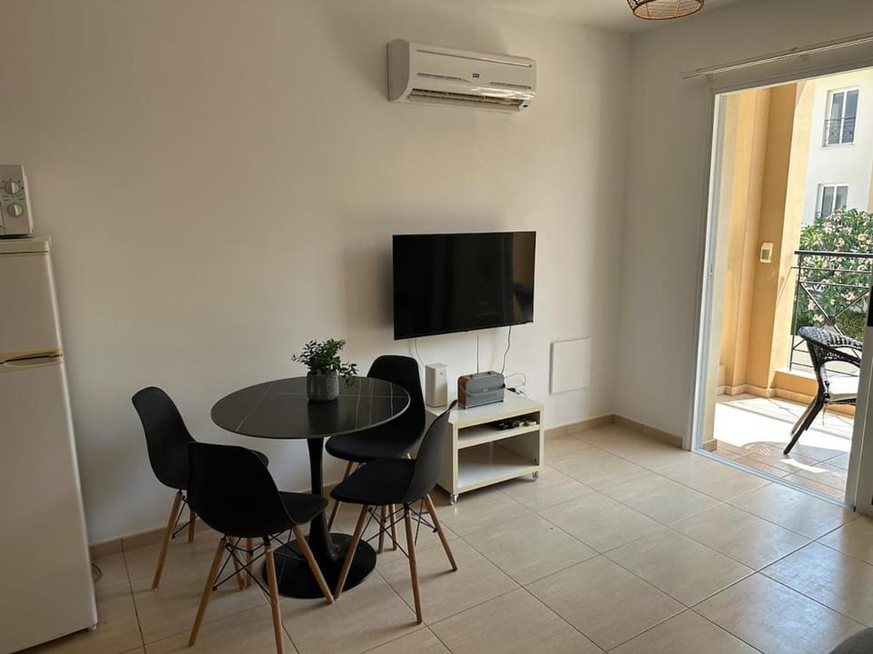 TV and multimedia, Living room, Dining area, Evening entertainment