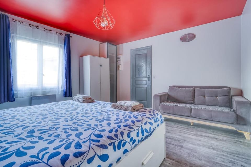 Elegant house with XXL bathroom near Paris House in Drancy