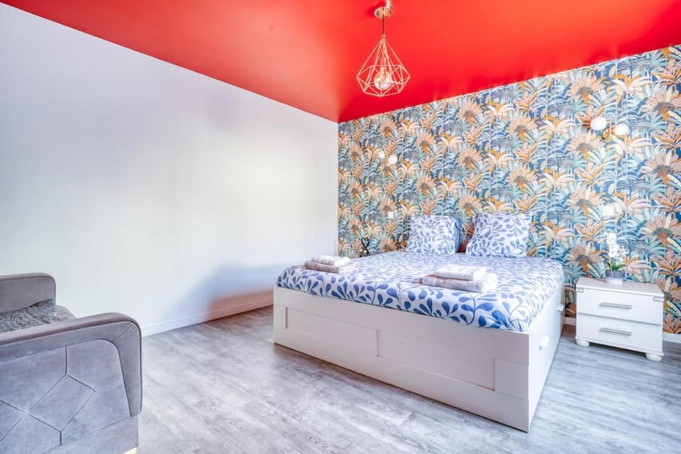 Elegant house with XXL bathroom near Paris House in Drancy