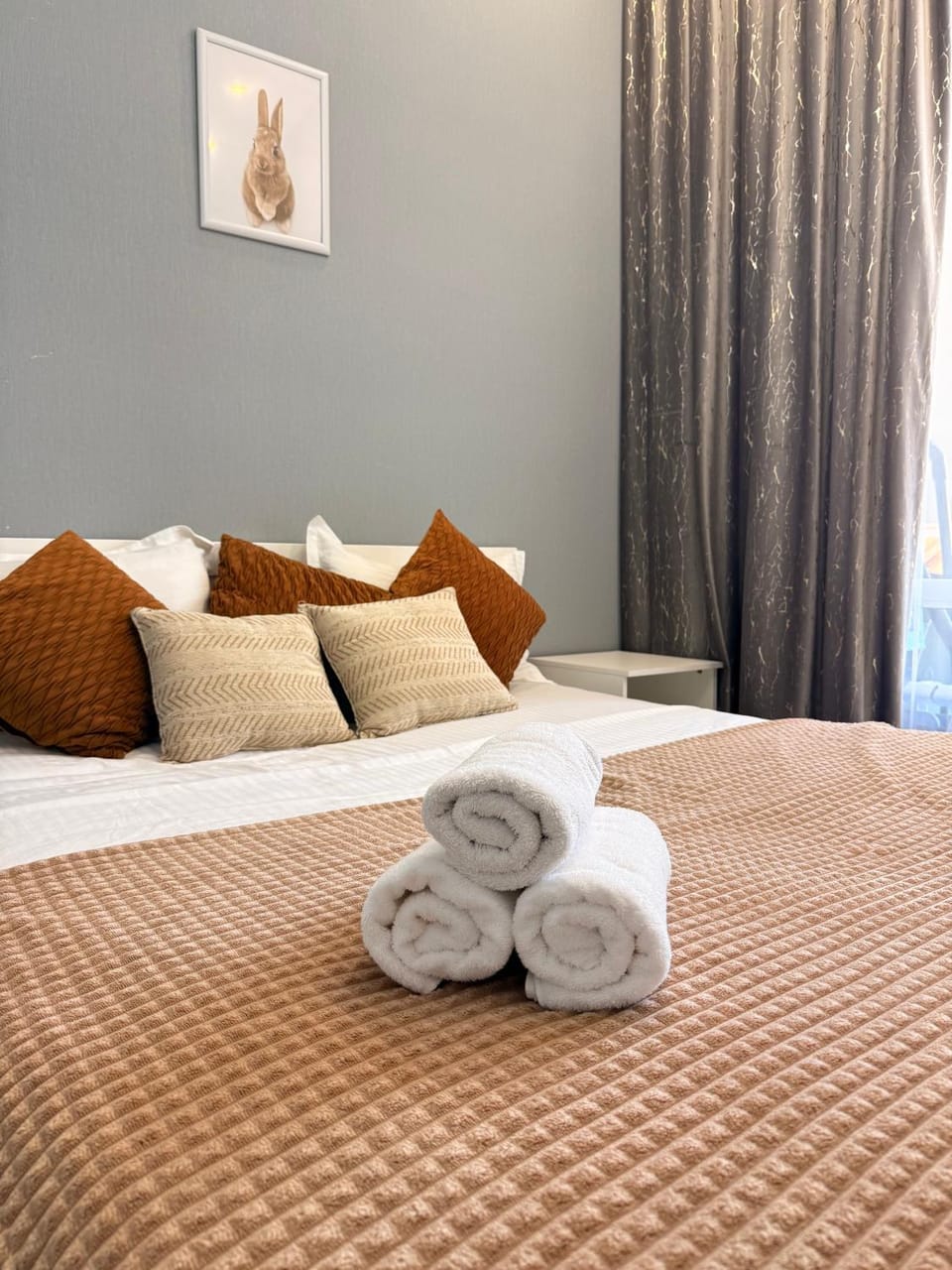 Bed, Photo of the whole room, Bedroom, towels