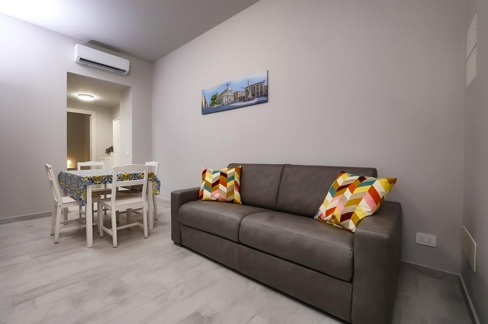 Living room, Dining area, air conditioner