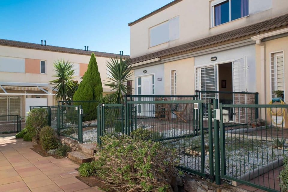 Property building, Day, Garden, Garden view