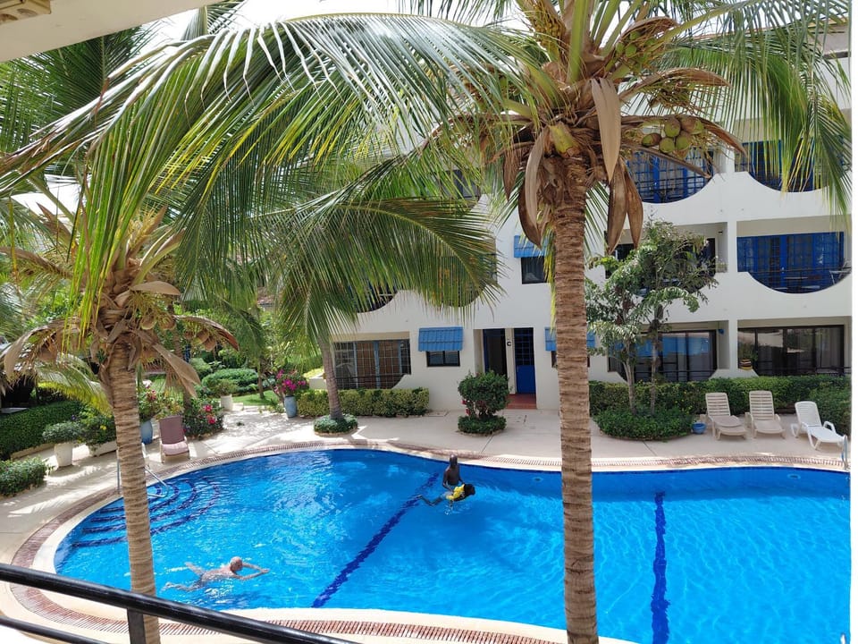 Property building, Garden, Garden view, Pool view, Swimming pool, sunbed