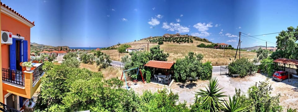 Property building, Natural landscape, Location, Parking