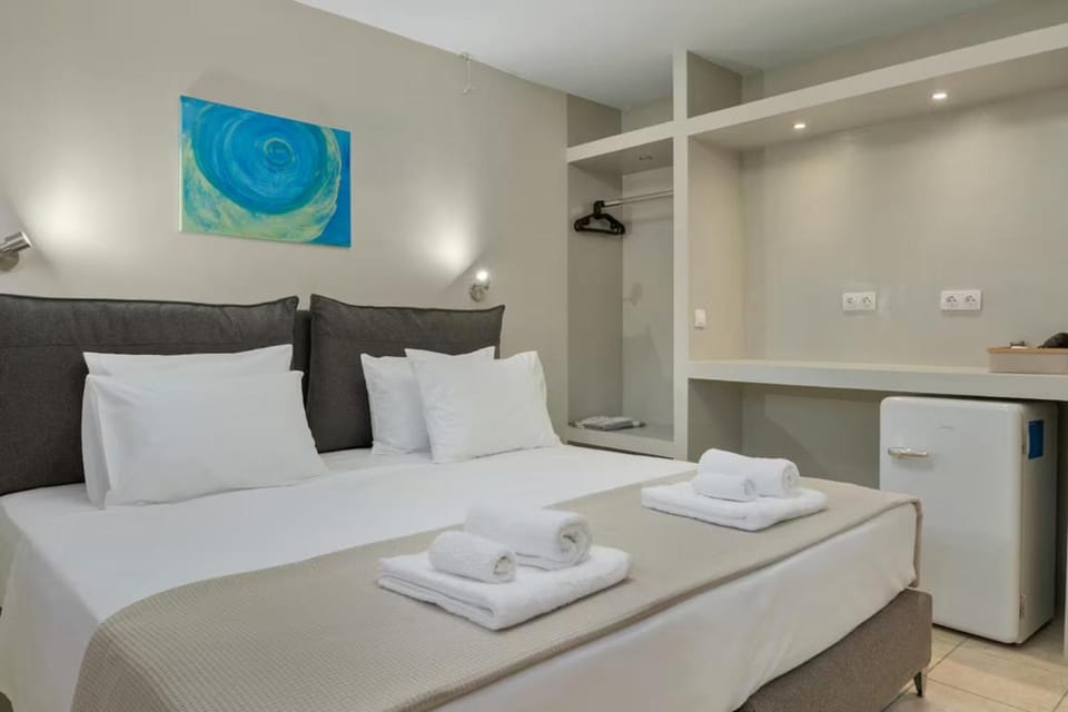 Bedroom, towels