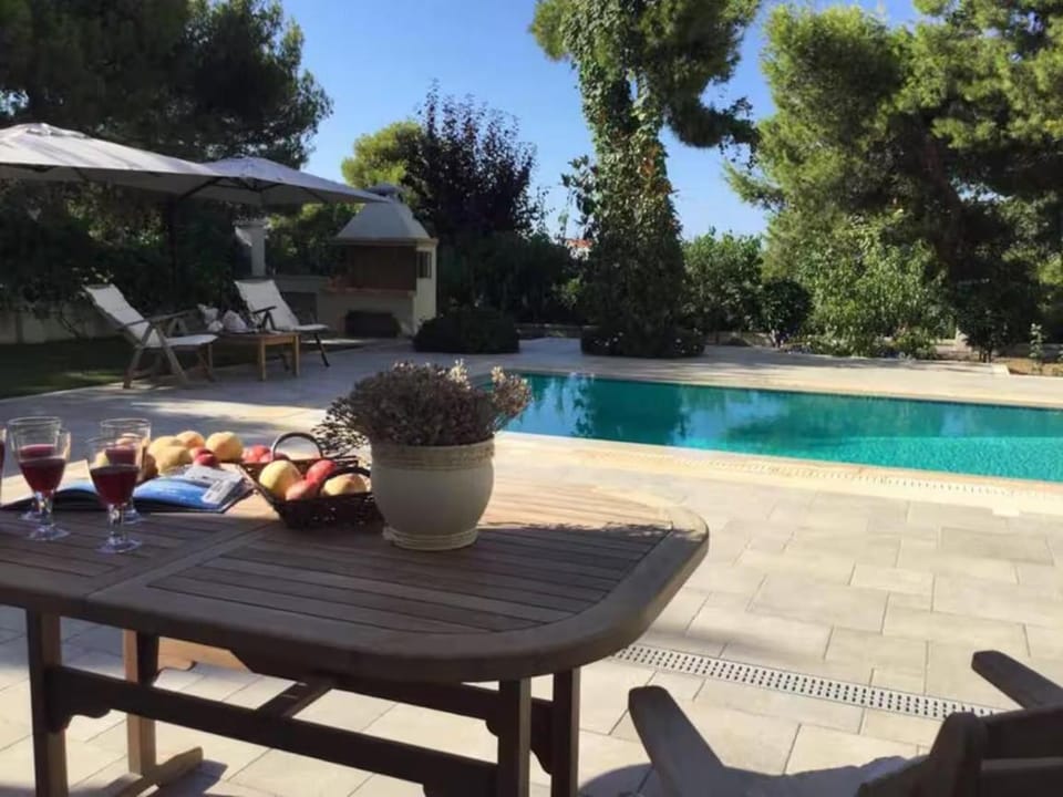 Dining area, Pool view, Drinks, sunbed