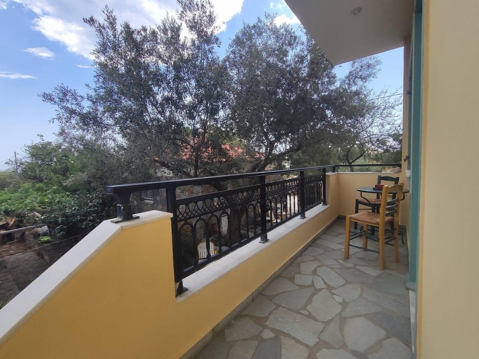 Eleni's sunny double room with balcony Apartment in Peloponnese Region