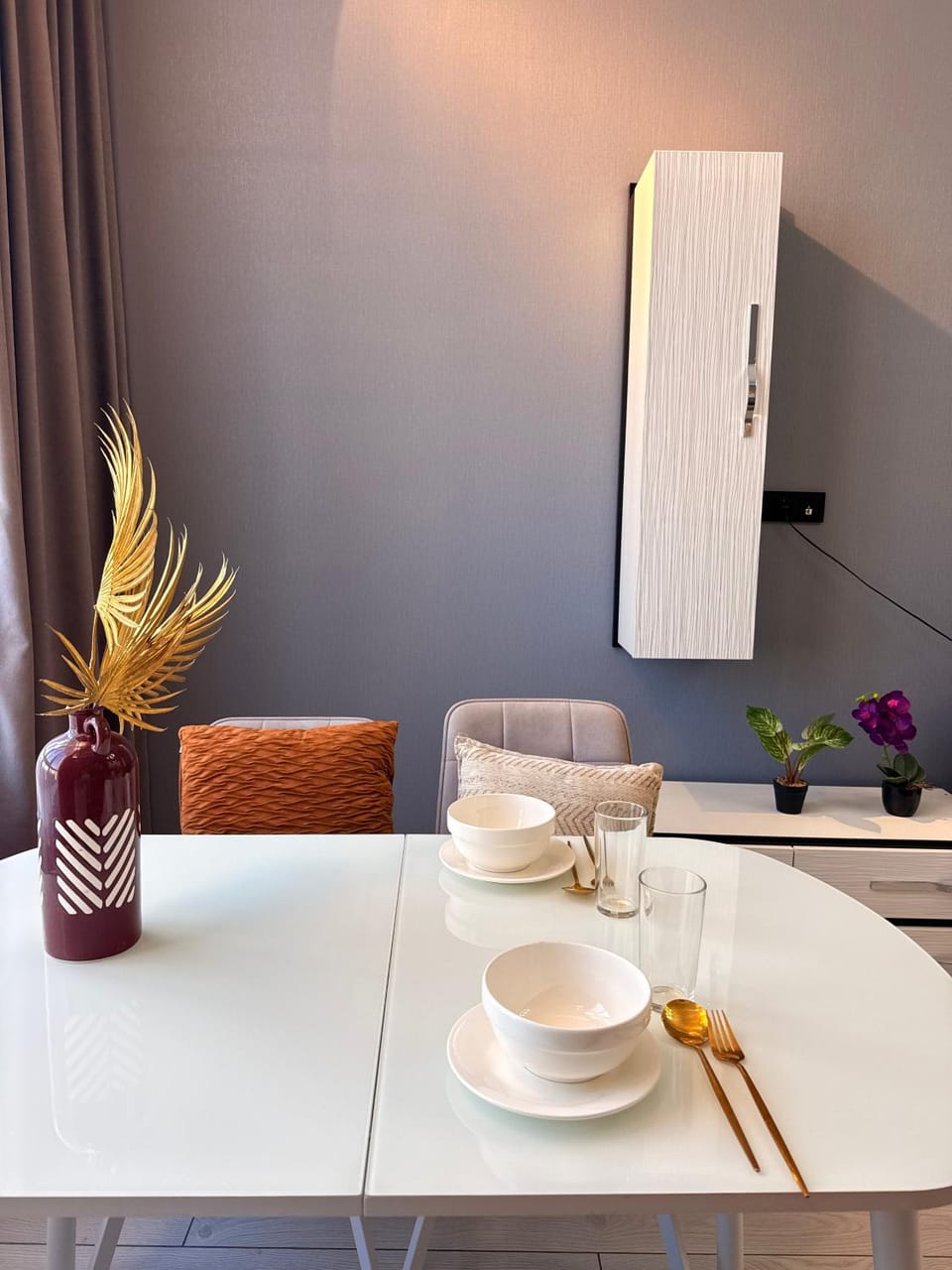 Kitchen or kitchenette, Dining area, wardrobe