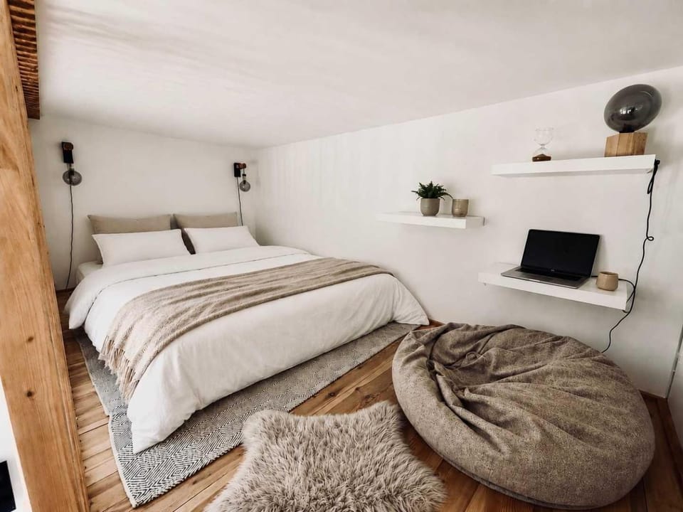 Bed, Bedroom