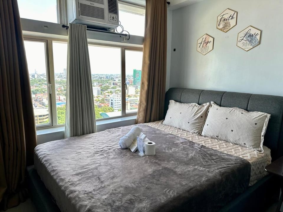 Manhattan Parkway Tower 1 S&G Haven Staycation Araneta City Apartment hotel in Pasig