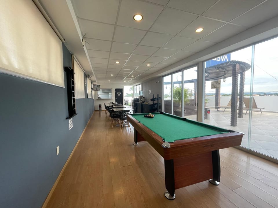 Game Room, Breakfast