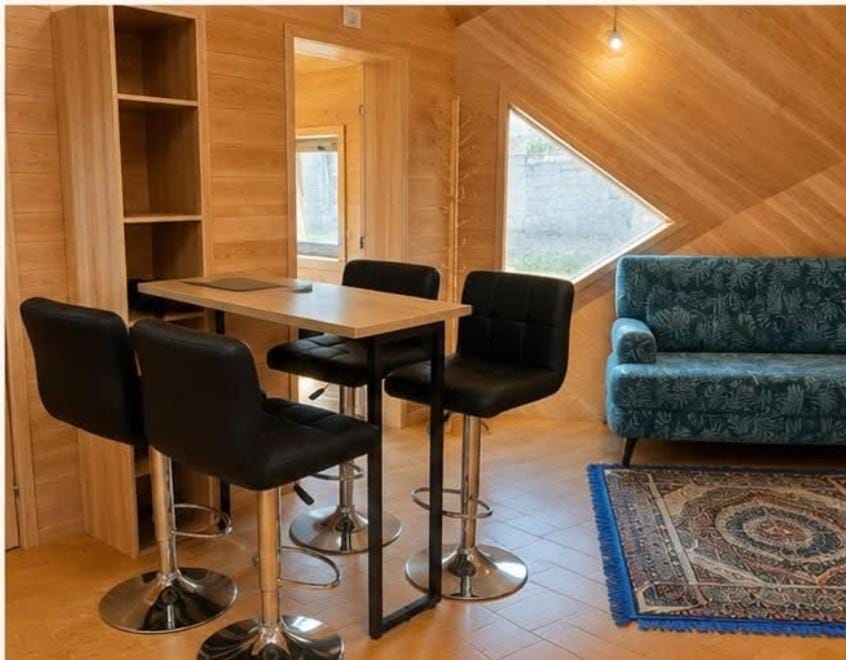 Seating area, Dining area
