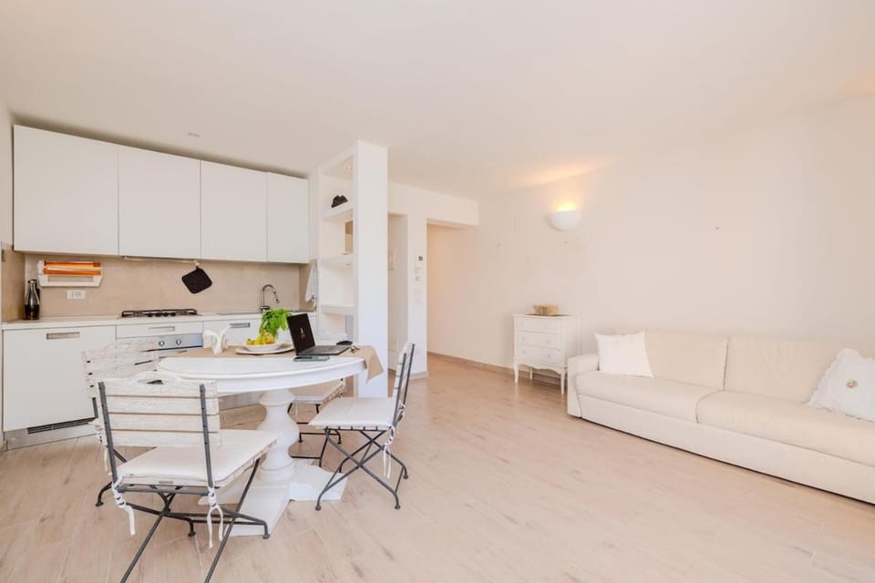 Porto Rotondo, Pool, Parking, Wi-Fi, AC Apartment in Porto Rotondo