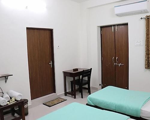 Bed, Photo of the whole room, Bedroom, air conditioner