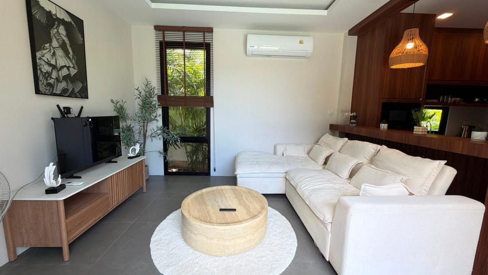Communal lounge/ TV room, TV and multimedia, Kitchen or kitchenette, Living room, Seating area, Evening entertainment, air conditioner