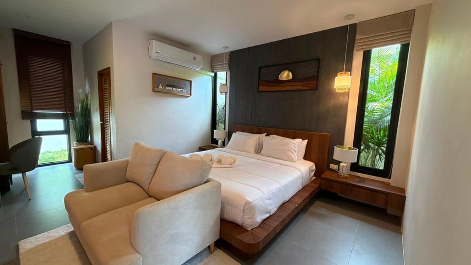 Bed, TV and multimedia, Living room, Photo of the whole room, Seating area, Bedroom, towels, air conditioner