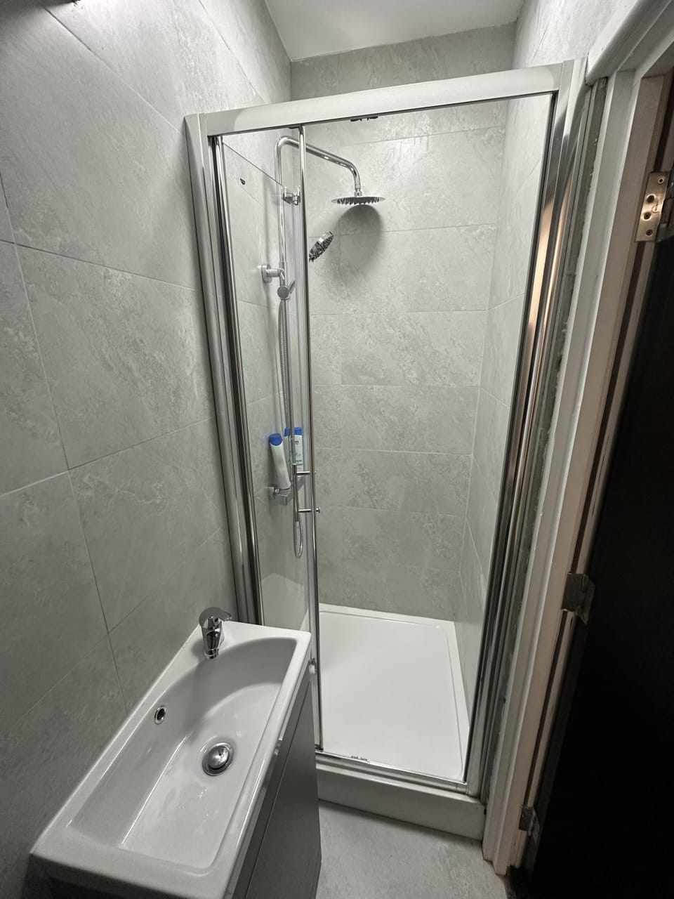 PLUS PROPERTIES Leeds 6 Bed and Breakfast in Bradford