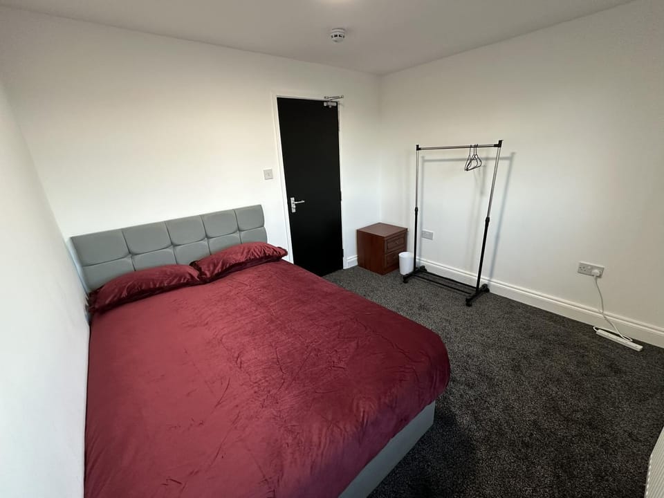 PLUS PROPERTIES Leeds 6 Bed and Breakfast in Bradford