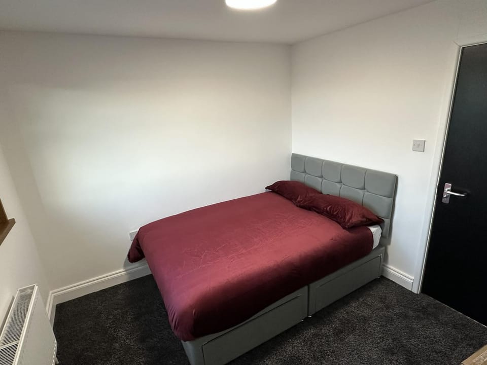 PLUS PROPERTIES Leeds 6 Bed and Breakfast in Bradford