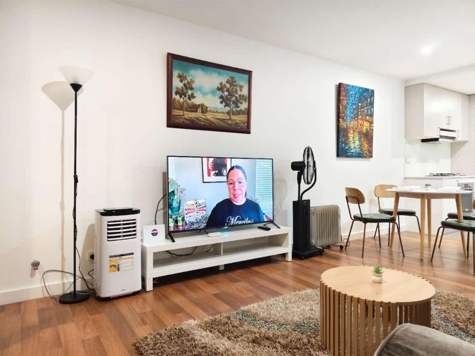 Dee Why 2BR Apartment Near Beach & Shops Apartment in Sydney