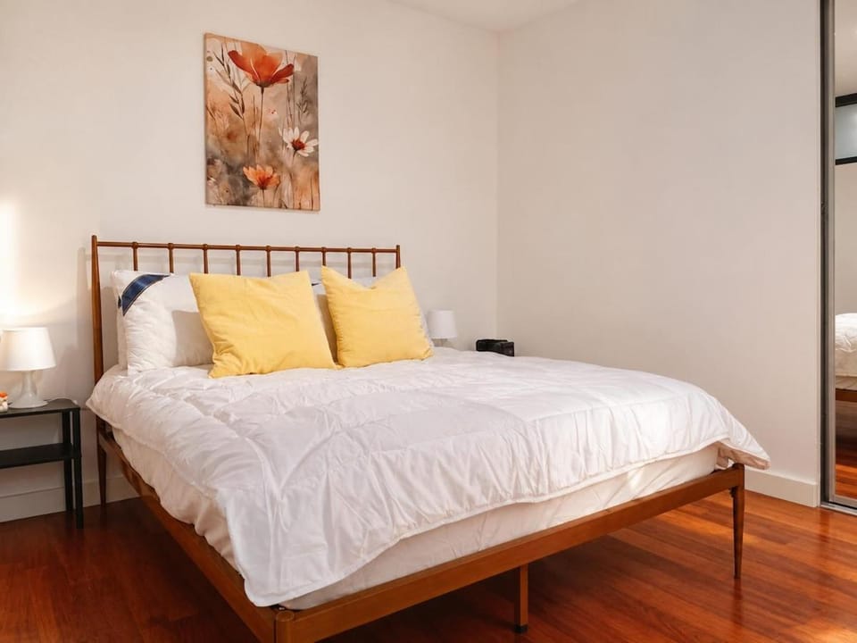 Dee Why 2BR Apartment Near Beach & Shops Apartment in Sydney