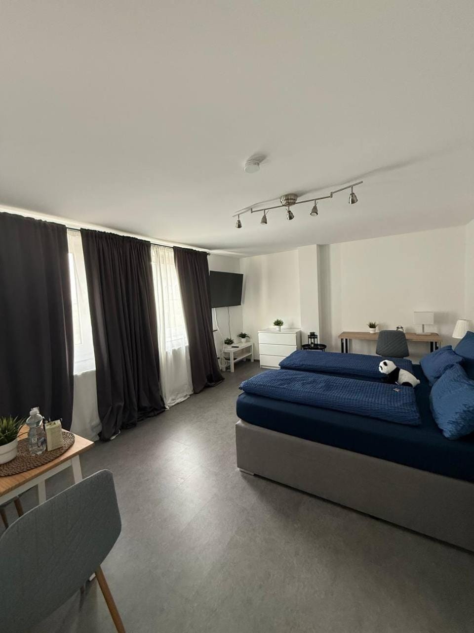 Modern Studio Close to Train Station Apartment in Wurzburg