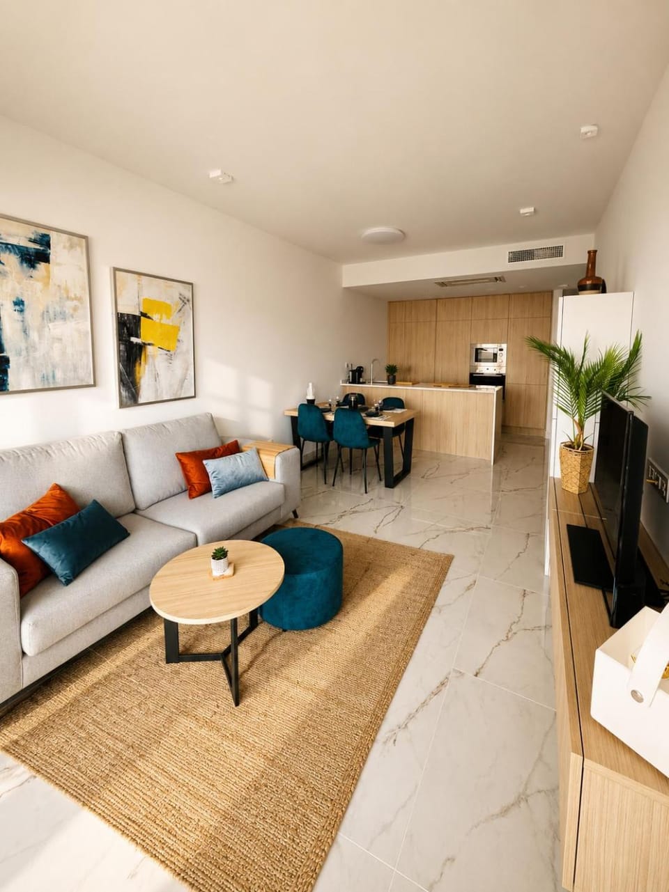 TV and multimedia, Kitchen or kitchenette, Living room, Seating area, air conditioner
