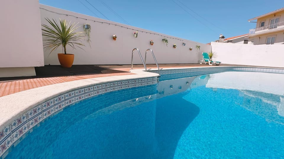 Sunny Villa with Pool & Beach View - Beach 5 min Villa in Coimbra District, Portugal