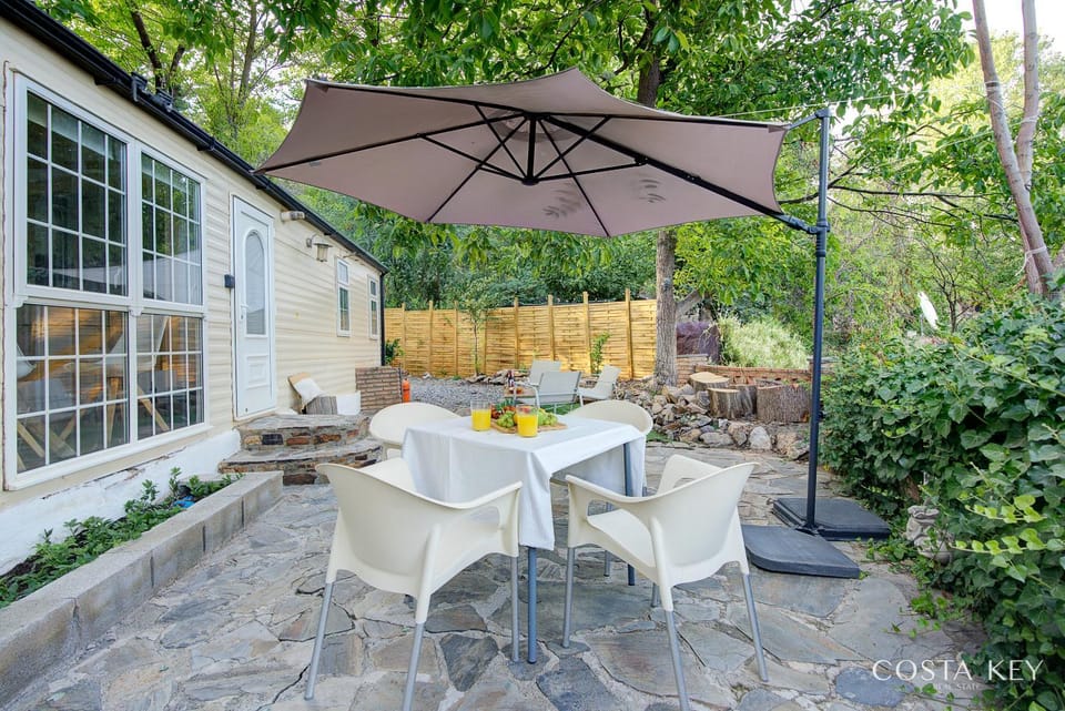 Property building, Patio, Day, Garden, Garden view