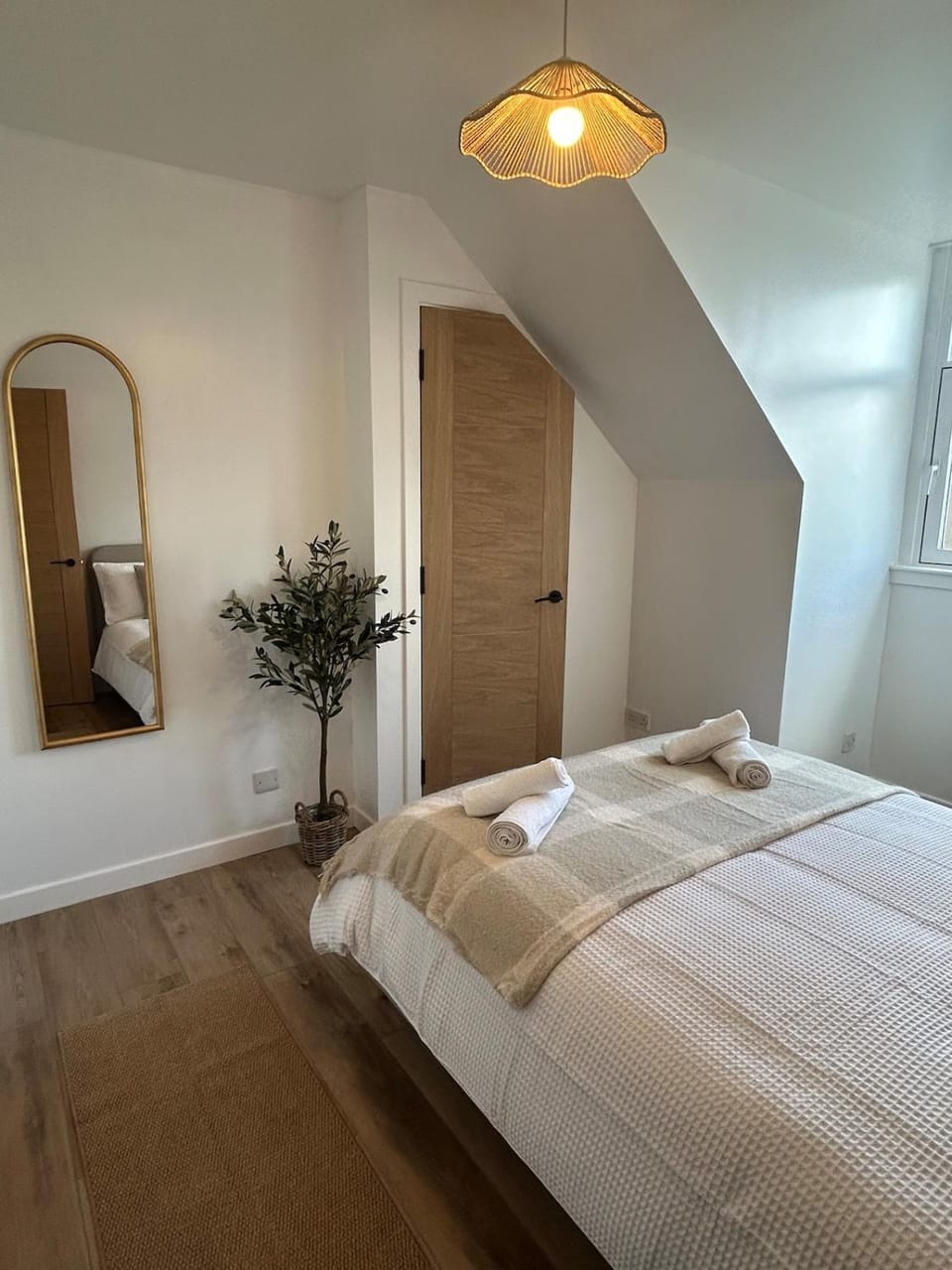 The Tay Lookout - Stunning River Views Apartment in Perth