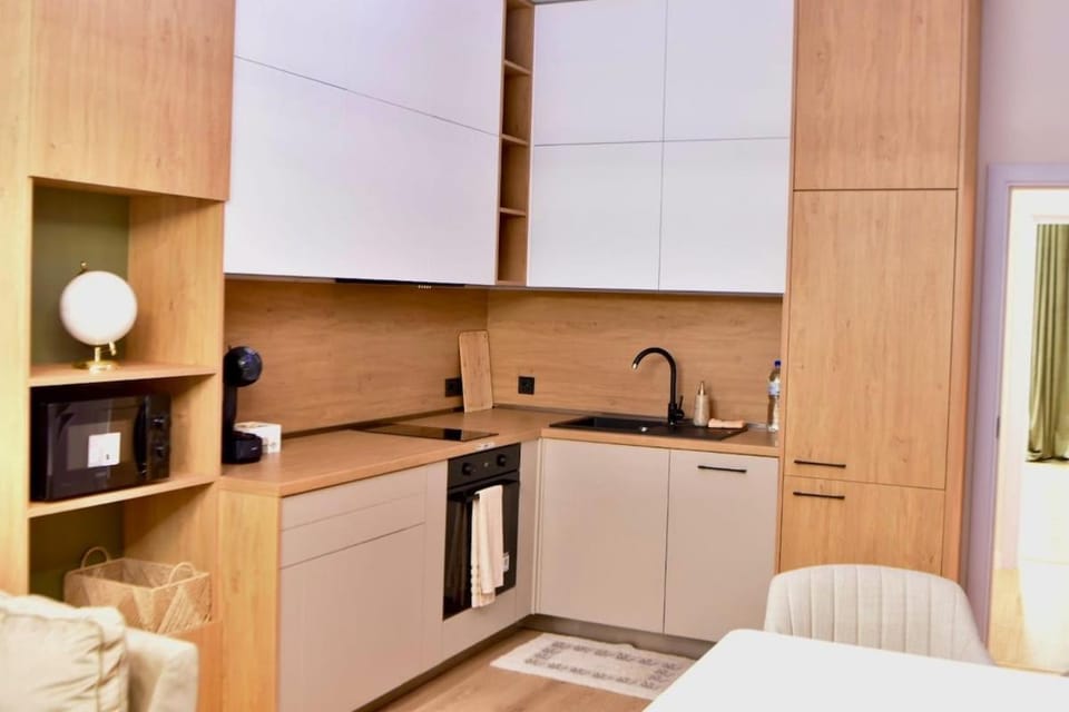 Kitchen or kitchenette, dishwasher, oven, stove