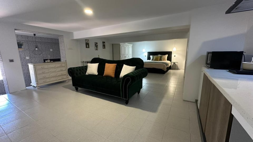 Sunny Studio with Pool Access - Beach & City 5 min Apartment in Coimbra District, Portugal